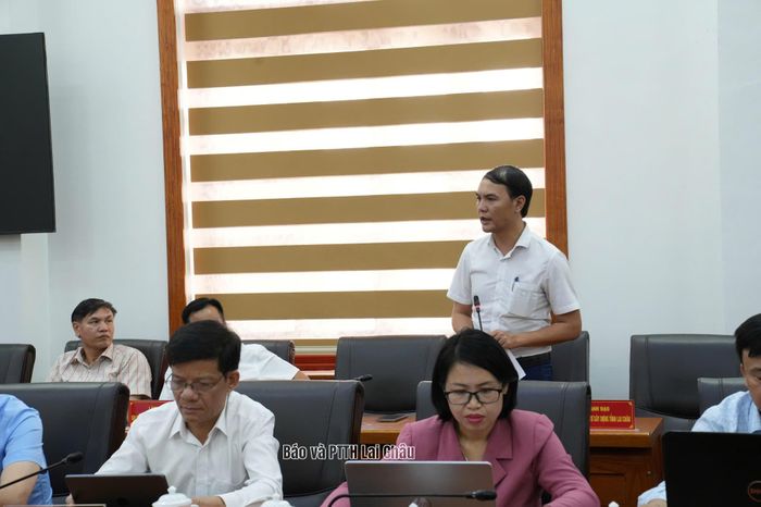 Đồng chí Nguyễn Quang Khoa - Giám đốc Ban Quản lý dự án đầu tư xây dựng tỉnh phát biểu.