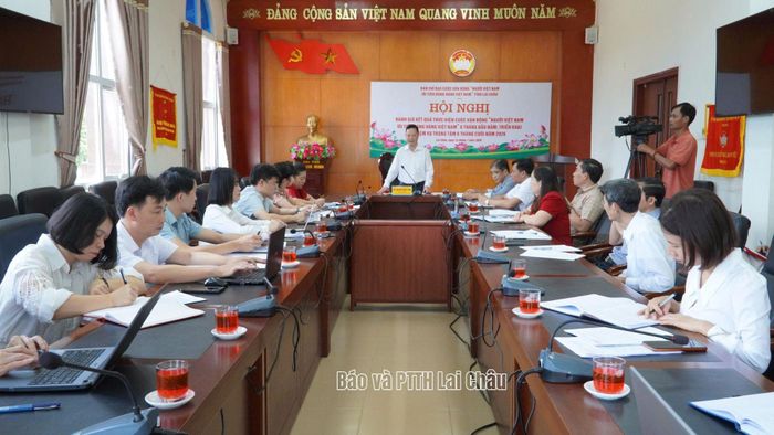 Đồng chí Nguyễn Ngọc Vinh - Phó Bí thư Tỉnh ủy, Chủ tịch Ủy ban MTTQ Việt Nam tỉnh, Trưởng Ban Chỉ đạo cuộc vận động điều hành hội nghị.