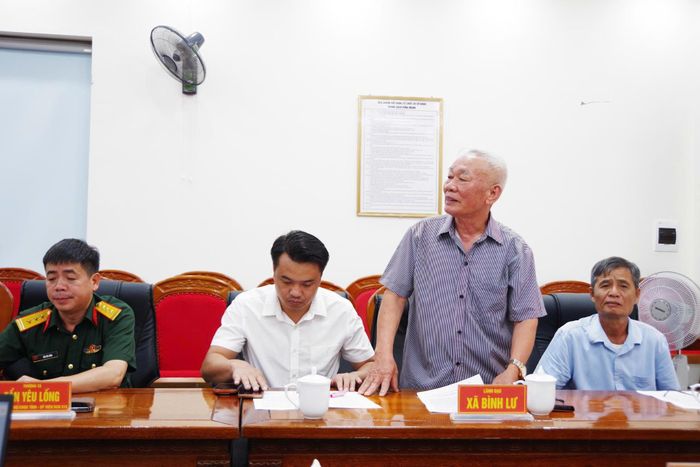 Ông Trần Đình Nho (xã Bình Lư) - nhân chứng lịch sử phát biểu tại hội nghị.