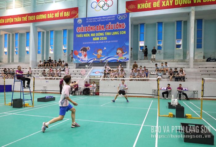 Các vận động viên thi đấu môn cầu lông