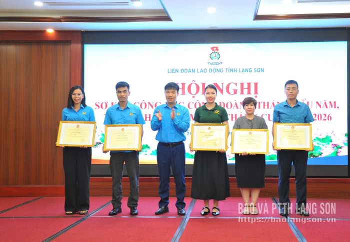 Các tập thể có thành tích xuất sắc được nhận Bằng khen của Ban Chấp hành Tổng Liên đoàn Lao động Việt Nam