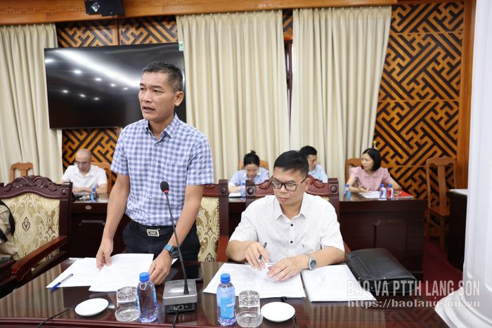 Đại diện nhà thầu thực hiện dự án nhà máy điện gió Bình Gia làm rõ một số nội dung tại hội nghị