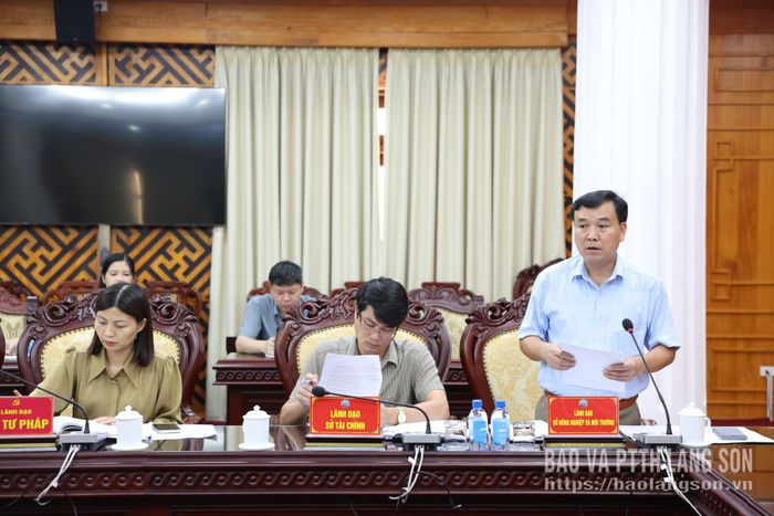 Lãnh đạo Sở Nông nghiệp và Môi trường báo cáo tình hình triển khai thực hiện pháp luật