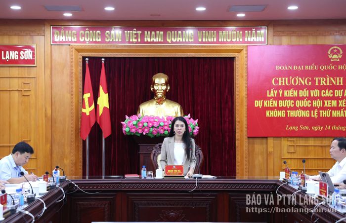 Đồng chí Đoàn Thu Hà, Phó Bí thư Tỉnh ủy, Trưởng Đoàn ĐBQH tỉnh, Chủ tịch Ủy ban MTTQ Việt Nam tỉnh phát biểu kết luận chương trình làm việc