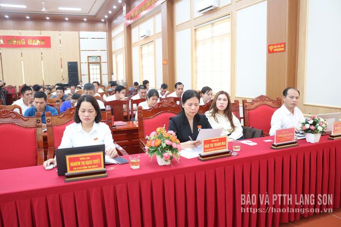 Các đại biểu dự kỳ họp