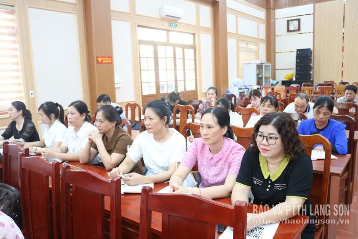 Các đại biểu dự kỳ họp