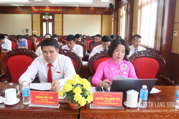 Các đại biểu dự kỳ họp