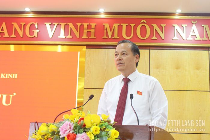 Đồng chí Phùng Quang Hội, Ủy viên Ban Thường vụ Tỉnh ủy, Bí thư Đảng ủy, Chủ tịch HĐND phường Đông Kinh phát biểu khai mạc kỳ họp