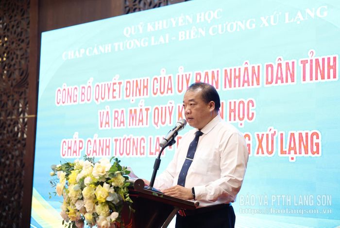 Lãnh đạo Sở Nội vụ công bố Quyết định của UBND tỉnh về việc thành lập Quỹ Khuyến học Chắp cánh tương lai – Biên cương Xứ Lạng