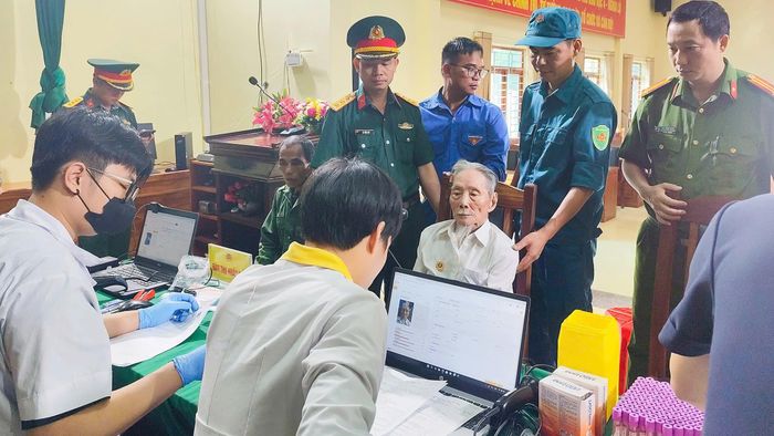 Những thân nhân không đi lại được sẽ được các lực lượng đến tận nhà hỗ trợ.