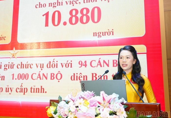 Thí sinh Trịnh Thị Hồng Nhung (Quảng Ninh) tham gia phần thi thuyết trình và trả lời câu hỏi.