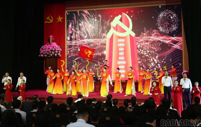 Văn nghệ chào mừng hội thi.