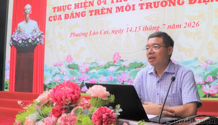 Đồng chí Trần Văn Thiện - Phó Bí thư Thường trực Đảng ủy phường Lào Cai phát biểu tại lớp tập huấn.