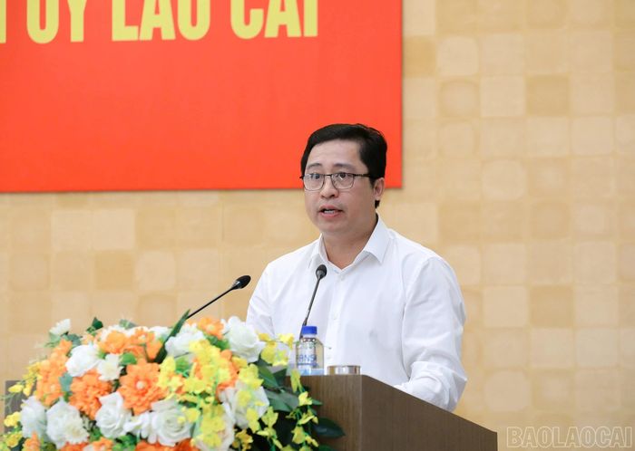 Đồng chí Dương Quốc Huy - Ủy viên Ban Chấp hành Trung ương Đảng, Bí thư Tỉnh ủy báo cáo với Thủ tướng Chính phủ và Đoàn công tác Trung ương những kết quả nổi bật của tỉnh trong 6 tháng đầu năm 2026.