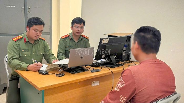 Công an xã Y Tý triệu tập H đến trụ sở làm việc