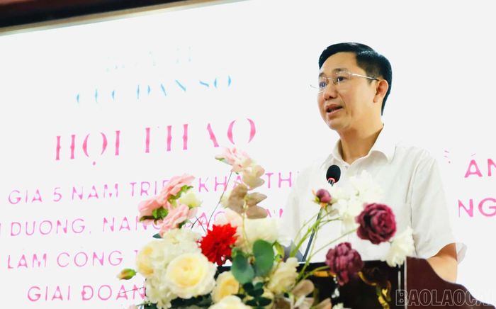 Đồng chí Lục Hậu Giang - Phó Giám đốc Sở Y tế tỉnh Lào Cai phát biểu chào mừng hội thảo.