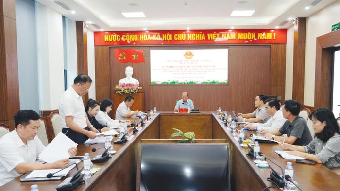 Quang cảnh cuộc họp.