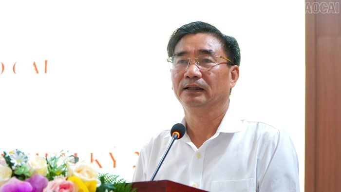 Đồng chí Nguyễn Chương Phát, Chủ tịch Hội Nông dân tỉnh phát biểu tại hội nghị.