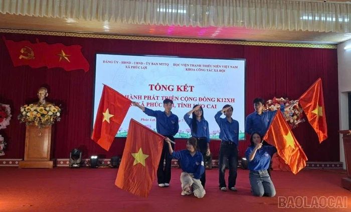 Các tiết mục văn nghệ tại buổi gặp mặt.