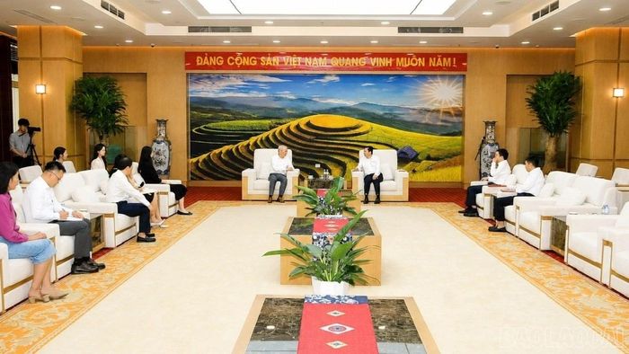 Quang cảnh buổi làm việc.
