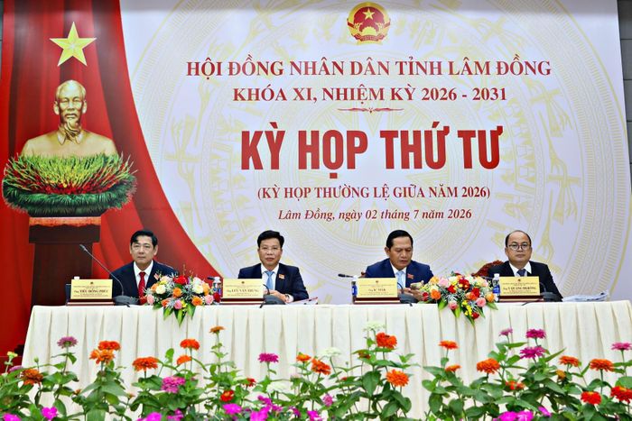 Chủ tọa điều hành kỳ họp thứ 4