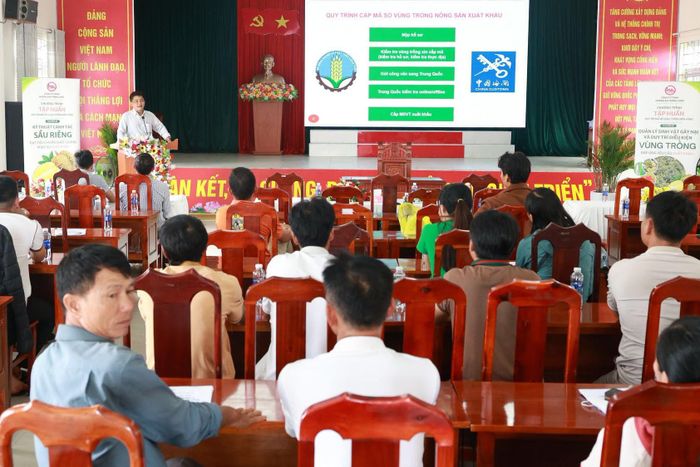 Chi cục Trồng trọt và Bảo vệ thực vật tỉnh Lâm Đồng phối hợp các đơn vị tổ chức hội thảo chuyển giao kỹ thuật canh tác sầu riêng xuất khẩu tại các xã Đam Rông