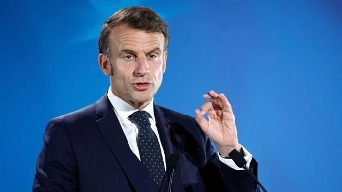Tổng thống Emmanuel Macron cho biết, Paris sẽ cho phép Ukraine sản xuất trong nước loạt tên lửa, vũ khí phòng không do Pháp thiết kế. Ảnh: IRNA/TTXVN