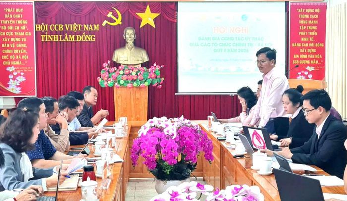 Các đại biểu dự họp