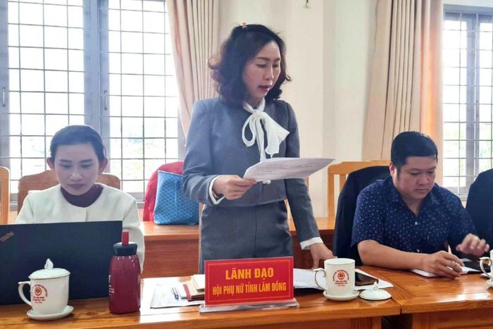Bà Phan Thị Vi Vân, Phó Chủ tịch Hội Liên hiệp Phụ nữ tỉnh phát biểu