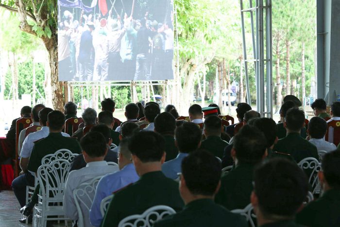 Các đại biểu quan sát nội dung thực binh A2