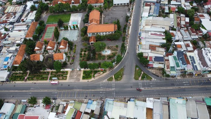 Ngã 3 Quốc lộ 1A - Quốc lộ 28B, xã Lương Sơn (Lâm Đồng)
