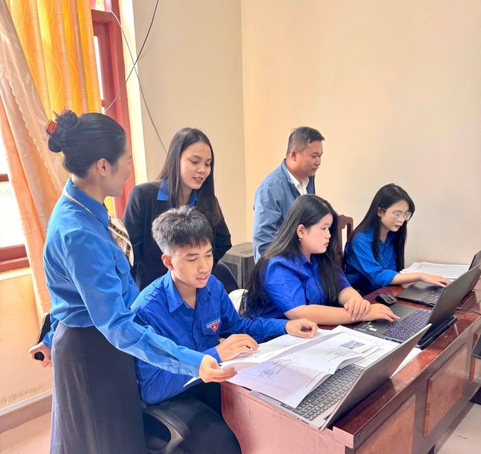 Các thành viên đội hình "Mùa hè số" được trang bị những kiến thức trọng tâm về việc rà soát hồ sơ, số hóa hồ sơ giấy