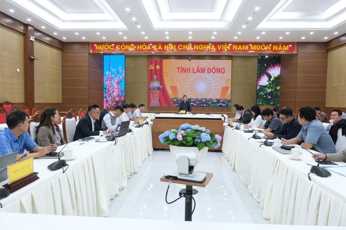 Quang cảnh buổi làm việc