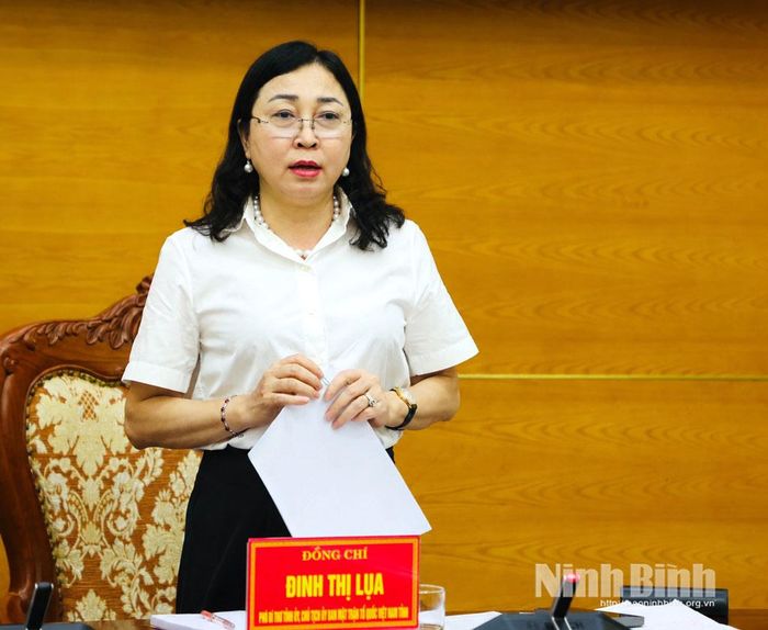 Đồng chí Đinh Thị Lụa, Phó Bí thư Tỉnh ủy, Chủ tịch Ủy ban MTTQ Việt Nam tỉnh phát biểu tại hội nghị.