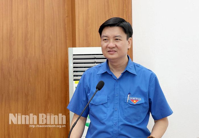 Đồng chí Trần Ngọc Nam, Tỉnh ủy viên, Phó Chủ tịch Ủy ban MTTQ Việt Nam tỉnh, Bí thư Tỉnh đoàn phát biểu tại hội nghị.