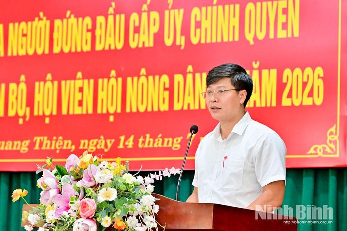 Đồng chí Đinh Văn Khiêm, Bí thư Đảng ủy xã Quang Thiện phát biểu tại hội nghị.
