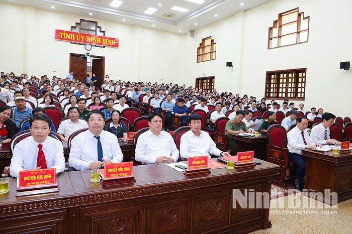 Các đại biểu dự hội nghị.