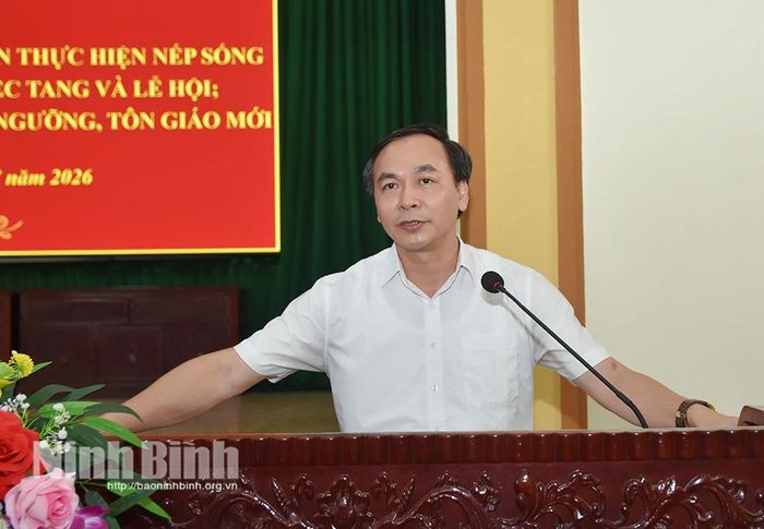 Đồng chí Đặng Anh Tuấn, Tỉnh ủy viên, Phó Trưởng Ban Tuyên giáo và Dân vận Tỉnh ủy phát biểu tại hội nghị.
