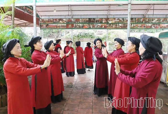 Tham gia các câu lạc bộ văn hóa, văn nghệ giúp hội viên duy trì đời sống tinh thần vui vẻ, lạc quan.