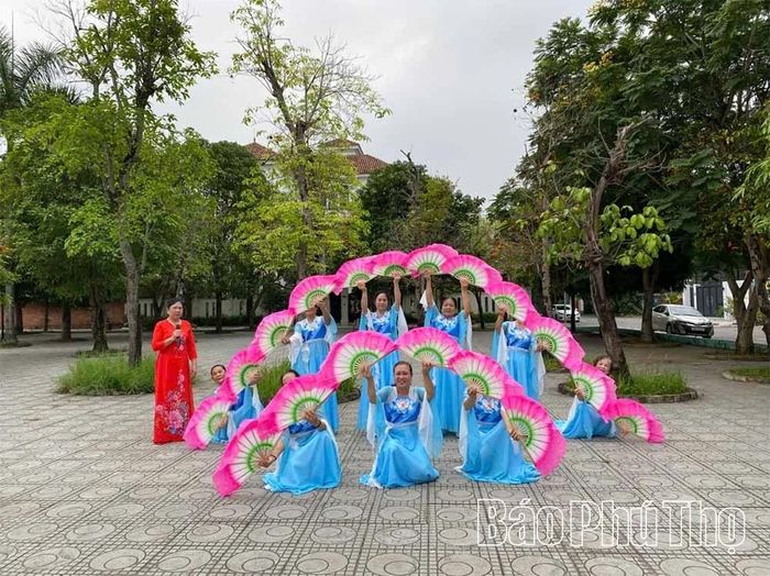 Những buổi sinh hoạt văn hóa, văn nghệ góp phần làm phong phú đời sống tinh thần, tạo niềm vui và sự gắn kết giữa những người cao tuổi.