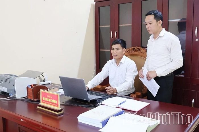 Cán bộ Ủy ban Kiểm tra Đảng ủy xã Nhân Nghĩa đẩy mạnh ứng dụng chuyển đổi số, góp phần nâng cao chất lượng công tác kiểm tra, giám sát.