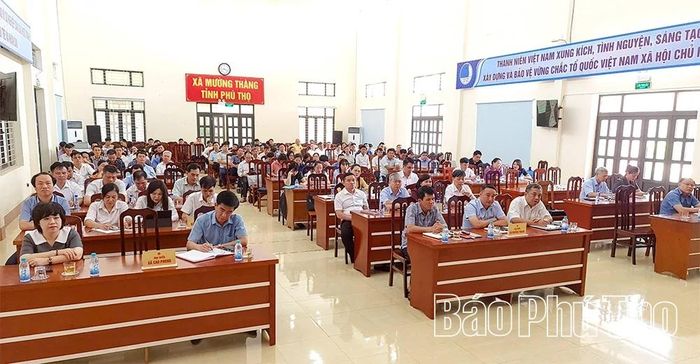 Tham gia buổi tiếp xúc có 140 cử tri đại diện cho hàng nghìn cử tri của 7 xã.