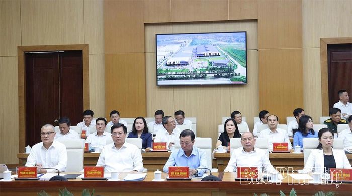 Các đồng chí lãnh đạo tỉnh Phú Thọ tham dự buổi làm việc.