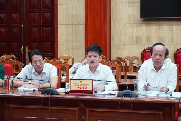 Đồng chí Lê Văn Bảo, Phó Chủ tịch UBND tỉnh chủ trì buổi làm việc - Ảnh: N.L