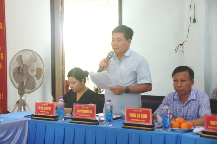Đại diện lãnh đạo xã Triệu Bình trình bày báo cáo tại buổi làm việc - Ảnh: Đ.V