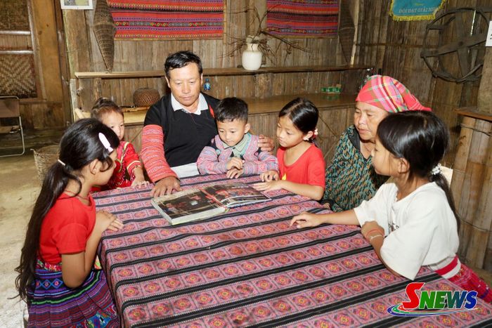 Dòng họ Hàng, tại tổ dân phố Pa Khen, phường Thảo Nguyên được tôn vinh là dòng họ học tập tiêu biểu.Ảnh: Yến Vi