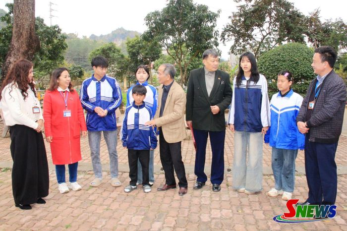 Hội Khuyến học tỉnh thăm hỏi học sinh Trung tâm Bảo trợ xã hội tỉnh.