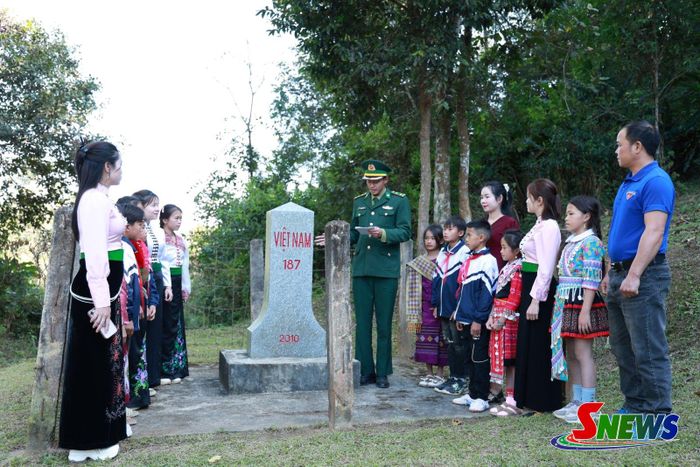 “Tiết học biên cương” do Đồn Biên phòng Mường Lạn phối hợp tổ chức.