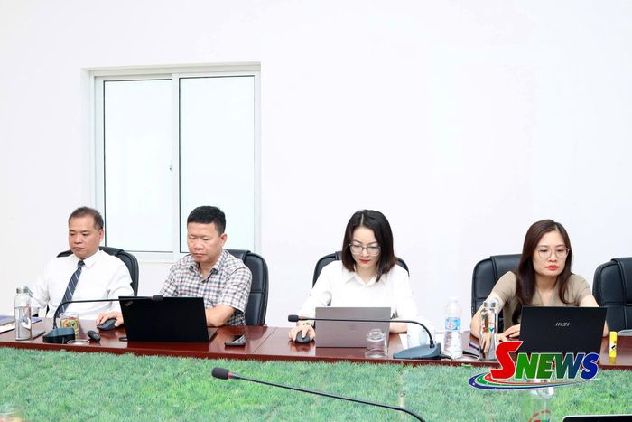 Đại diện Trường Cán bộ Quản lý Văn hóa, Thể thao và Du lịch và học viên dự khai mạc.