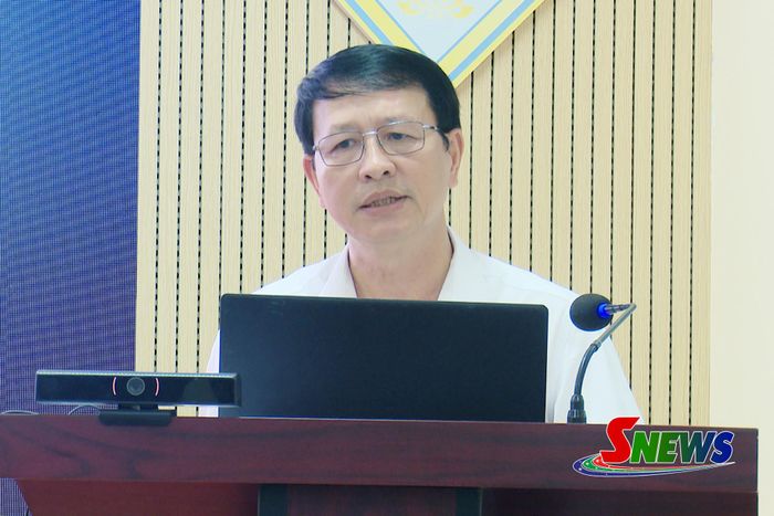 Ông Nguyễn Văn Chiến, Giám đốc Sở Giáo dục và Đào tạo tỉnh Sơn La phát biểu khai mạc hội nghị